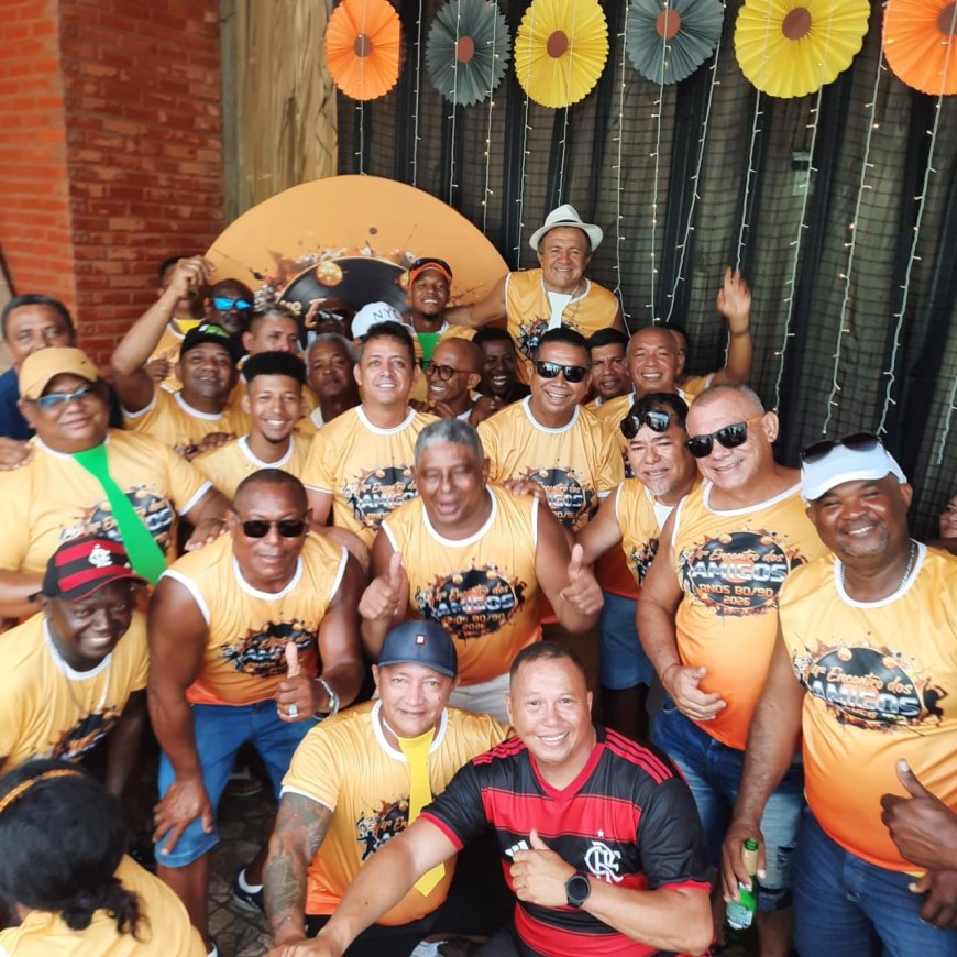 Encontro de amigos dos anos 80 e 90 marca domingo de nostalgia, dança e amizade