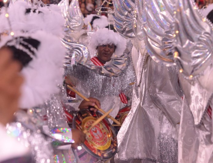O Coração que Move a Avenida: A Força da Bateria no Carnaval Amapaense