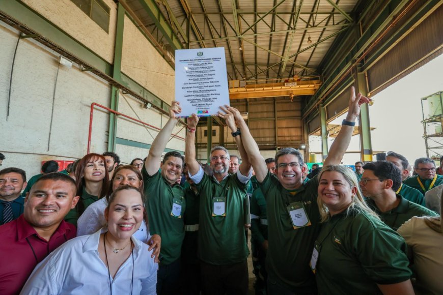 São famílias que voltam a ter dignidade com a geração de mil empregos', afirma Clécio ao entregar licença que autoriza retomada da mineração no Amapá