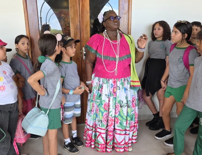 Dia Estadual e Municipal do Marabaixo reúne estudantes em programação educativa no Parque Residência